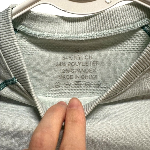 Women's Gradient Long Sleeve ombre turquoise Top - Picture 3 of 3